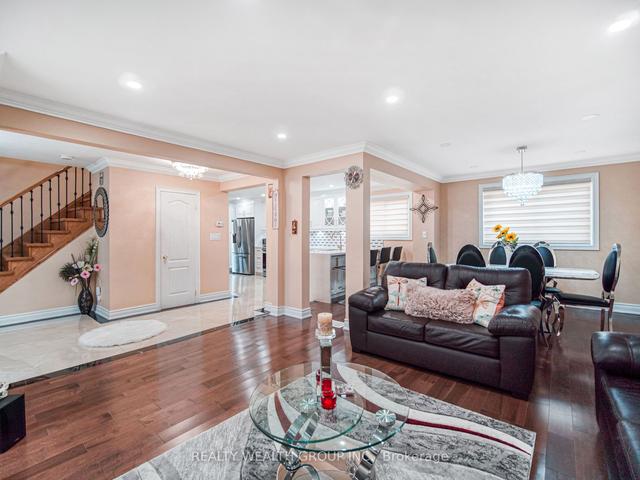 47 Kentish Cres E, House detached with 4 bedrooms, 10 bathrooms and 4 parking in Toronto ON | Image 38