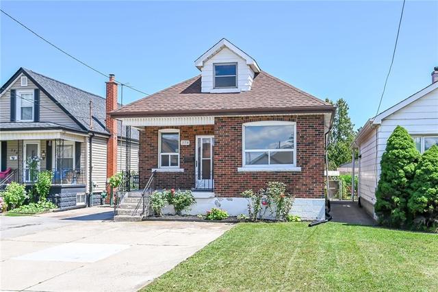 370 Brunswick Street, House detached with 2 bedrooms, 1 bathrooms and 4 parking in Hamilton ON | Image 4