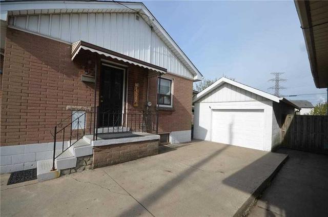 807 Dunn Ave, House detached with 3 bedrooms, 2 bathrooms and 5 parking in Hamilton ON | Image 31