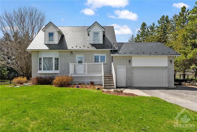 430 Johnston Road, House detached with 3 bedrooms, 3 bathrooms and 6 parking in North Grenville ON | Image 1