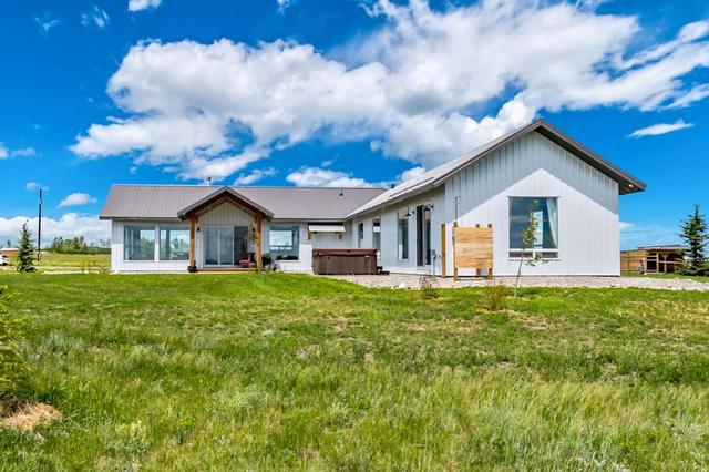 546190 64 Street W, House detached with 3 bedrooms, 2 bathrooms and 20 parking in Foothills County AB | Image 37