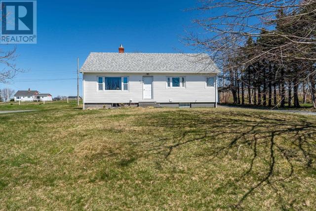 43 Belle Vue St, House detached with 5 bedrooms, 1 bathrooms and null parking in Clare NS | Image 2