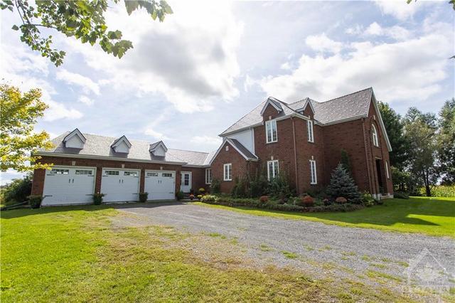 983 Route 800 E Road, House detached with 4 bedrooms, 4 bathrooms and 20 parking in The Nation ON | Image 2