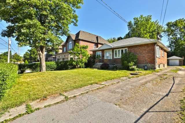 1071 Haig Blvd, House detached with 3 bedrooms, 2 bathrooms and 5 parking in Mississauga ON | Image 3