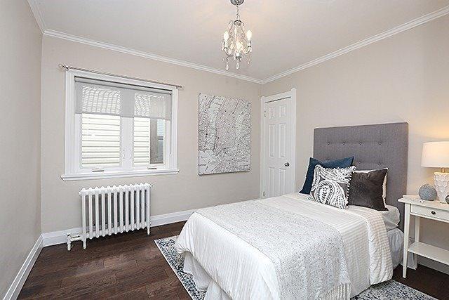 Upper - 37 Caroline Ave, House semidetached with 3 bedrooms, 1 bathrooms and 2 parking in Toronto ON | Image 13
