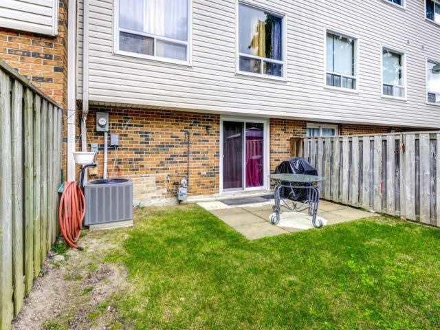 33 Lincoln Crt, Townhouse with 3 bedrooms, 2 bathrooms and 1 parking in Brampton ON | Image 19