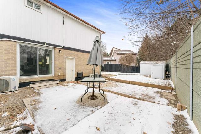 45 Hoskins Sq, House detached with 3 bedrooms, 2 bathrooms and 3 parking in Brampton ON | Image 9