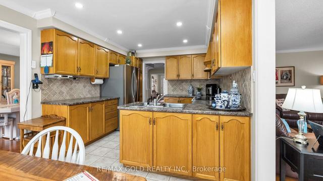 7 Roycrest St, House detached with 3 bedrooms, 2 bathrooms and 7 parking in Brampton ON | Image 33