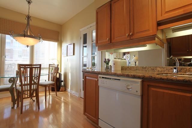 uph 100 - 50 Old Mill Rd, Condo with 2 bedrooms, 3 bathrooms and NaN parking in Oakville ON | Image 6