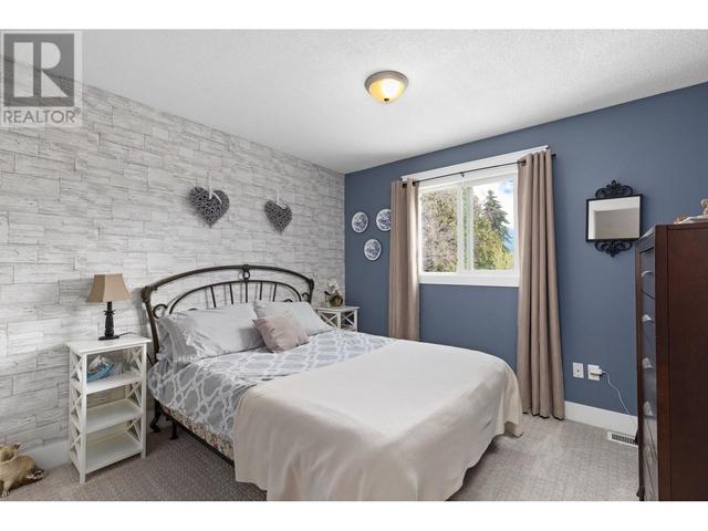 2401 Crestview Road, House detached with 5 bedrooms, 4 bathrooms and 5 parking in West Kelowna BC | Image 36