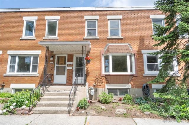365 Larouche Street, Townhouse with 3 bedrooms, 1 bathrooms and null parking in Ottawa ON | Image 1