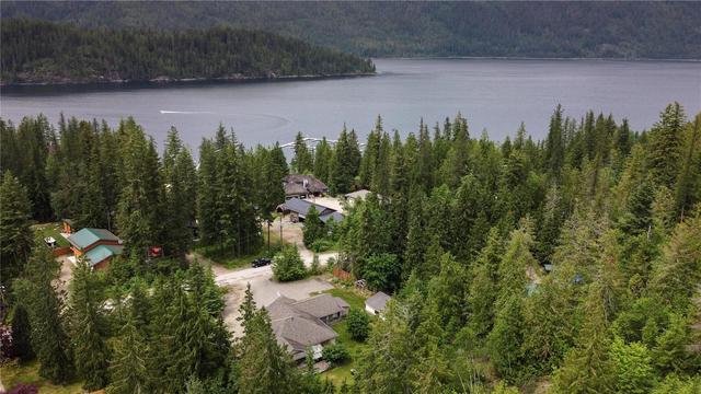 9038 Hummingbird Drive, House detached with 3 bedrooms, 3 bathrooms and 16 parking in Columbia Shuswap E BC | Image 41