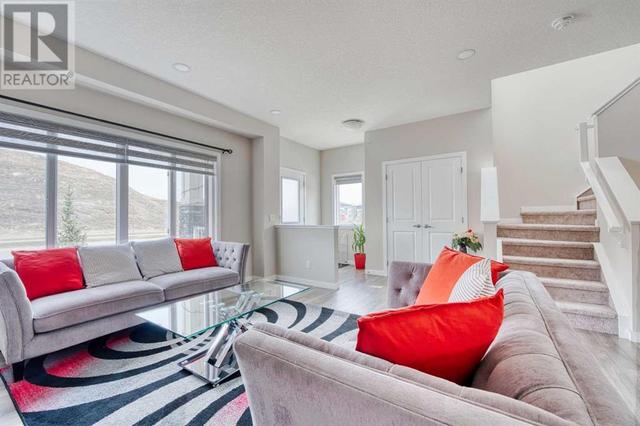 491 Savanna Boulevard Ne, House detached with 3 bedrooms, 2 bathrooms and 2 parking in Calgary AB | Image 3