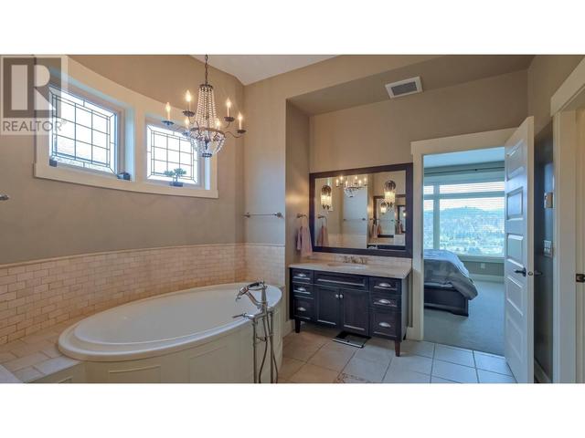 732 Traditions Crescent, House detached with 4 bedrooms, 2 bathrooms and 3 parking in Kelowna BC | Image 11