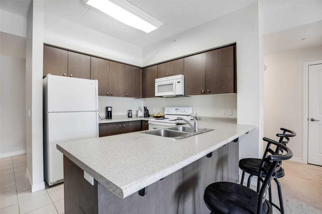 210 - 1083 Gordon St, Condo with 3 bedrooms, 2 bathrooms and 1 parking in Guelph ON | Image 14