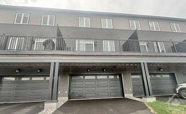 29 Lakepointe Drive, Townhouse with 4 bedrooms, 3 bathrooms and 5 parking in Ottawa ON | Image 1