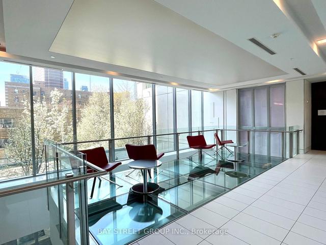 1805 - 120 Homewood Ave, Condo with 1 bedrooms, 1 bathrooms and 1 parking in Toronto ON | Image 2