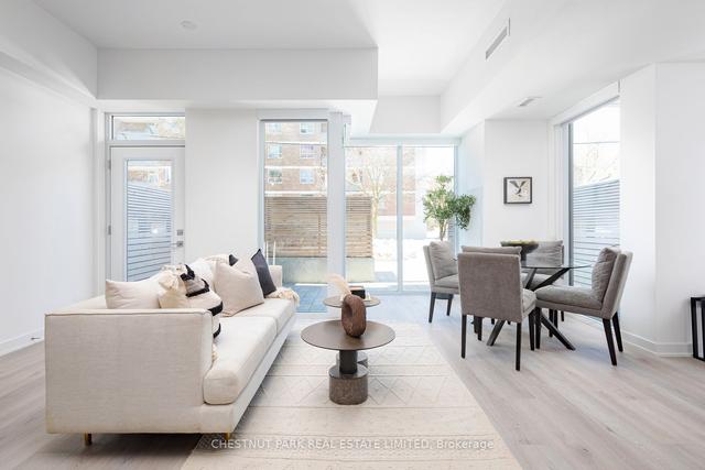108 - 1 Cardiff Rd, Condo with 3 bedrooms, 3 bathrooms and 1 parking in Toronto ON | Image 2