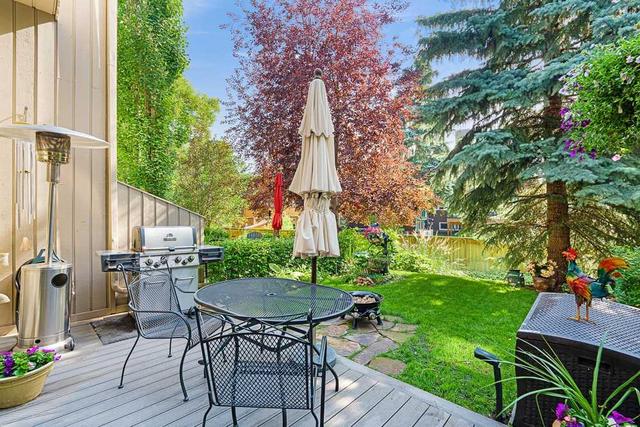 28 Point Mckay Court Nw, Home with 2 bedrooms, 1 bathrooms and 2 parking in Calgary AB | Image 3