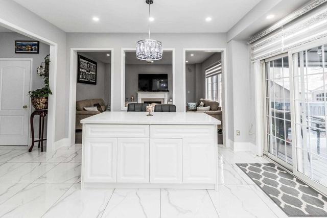 26 Wallaby Way, House detached with 5 bedrooms, 5 bathrooms and 6 parking in Brampton ON | Image 3