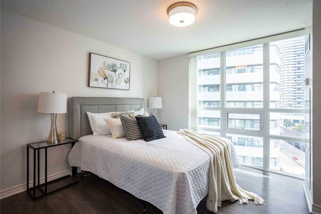 2010 - 19 Grand Trunk Cres, Condo with 2 bedrooms, 2 bathrooms and 1 parking in Toronto ON | Image 17