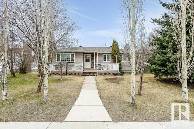 7008 76 St Nw, House detached with 4 bedrooms, 2 bathrooms and null parking in Edmonton AB | Image 2