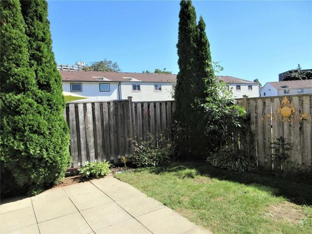 116 - 120 Nonquon Rd, Townhouse with 3 bedrooms, 1 bathrooms and 1 parking in Oshawa ON | Image 10