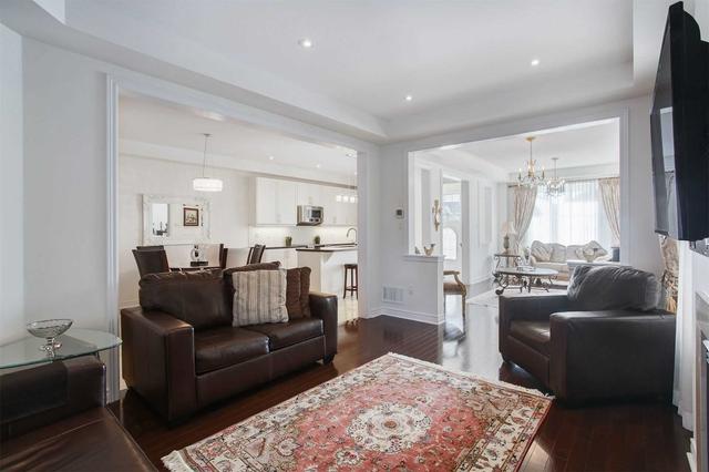 28 Jocada Crt, House detached with 4 bedrooms, 4 bathrooms and 6 parking in Richmond Hill ON | Image 3