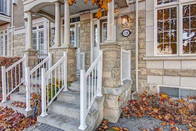 128 Park St E, Townhouse with 3 bedrooms, 4 bathrooms and 3 parking in Mississauga ON | Image 12