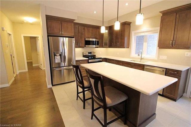 60 Piccadilly Sq W, Condo with 2 bedrooms, 2 bathrooms and 4 parking in Wilmot ON | Image 24