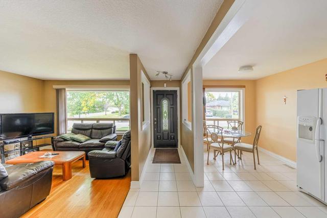22 Swanhurst Blvd, House detached with 3 bedrooms, 2 bathrooms and 4 parking in Mississauga ON | Image 3