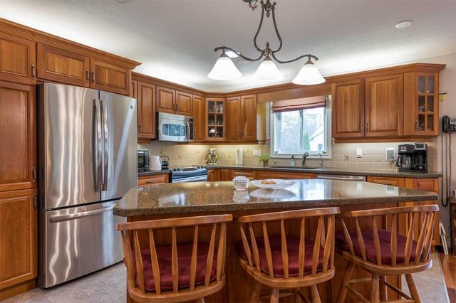 70 Cedartree Lane, House detached with 2 bedrooms, 3 bathrooms and 6 parking in Kawartha Lakes ON | Image 34