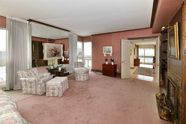 1908 - 61 St Clair Ave W, Condo with 3 bedrooms, 3 bathrooms and 3 parking in Toronto ON | Image 11