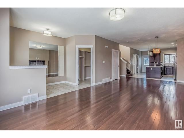 10314 159 St Nw, House semidetached with 6 bedrooms, 3 bathrooms and null parking in Edmonton AB | Image 6