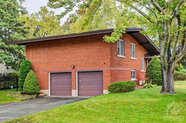 3884 Revelstoke Drive, House detached with 3 bedrooms, 3 bathrooms and 6 parking in Ottawa ON | Image 2