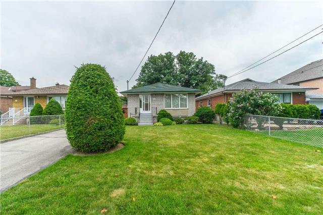 79 Wallasey Ave, House detached with 3 bedrooms, 2 bathrooms and 5 parking in Toronto ON | Image 1