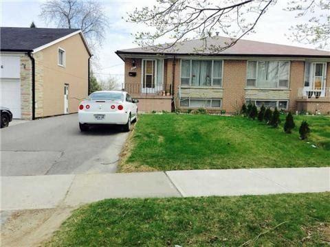 3062 Merritt Ave, House semidetached with 2 bedrooms, 3 bathrooms and 4 parking in Mississauga ON | Image 1