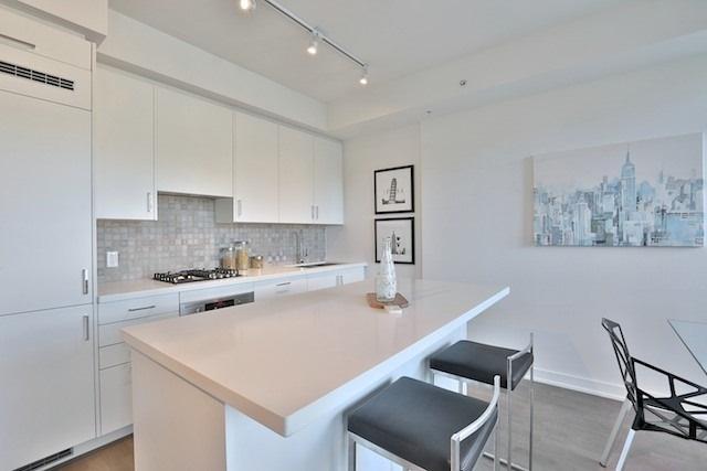 308 - 1960 Queen St E, Condo with 2 bedrooms, 2 bathrooms and null parking in Toronto ON | Image 6