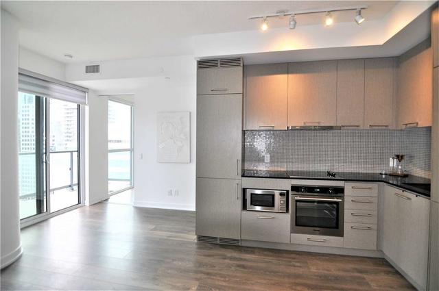 2212 - 87 Peter St, Condo with 1 bedrooms, 1 bathrooms and 0 parking in Toronto ON | Image 12