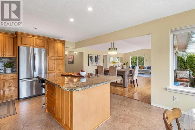 3104 Austin Ave, House detached with 3 bedrooms, 2 bathrooms and 4 parking in Saanich BC | Image 20