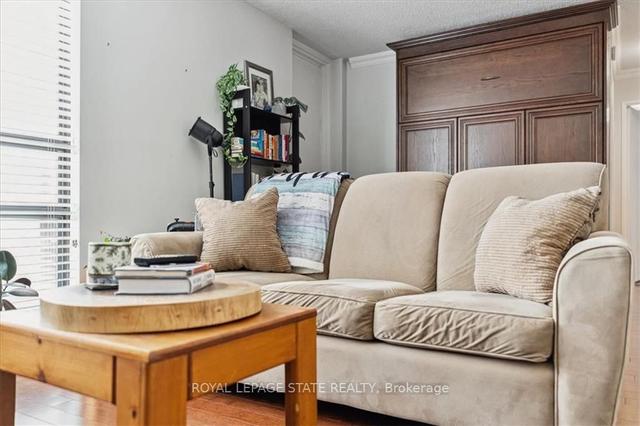 305 - 222 Jackson St W, Condo with 2 bedrooms, 1 bathrooms and 1 parking in Hamilton ON | Image 4