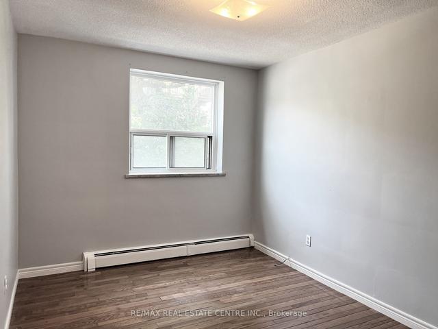 201 - 81 Charlton Ave E, Condo with 2 bedrooms, 1 bathrooms and 1 parking in Hamilton ON | Image 4