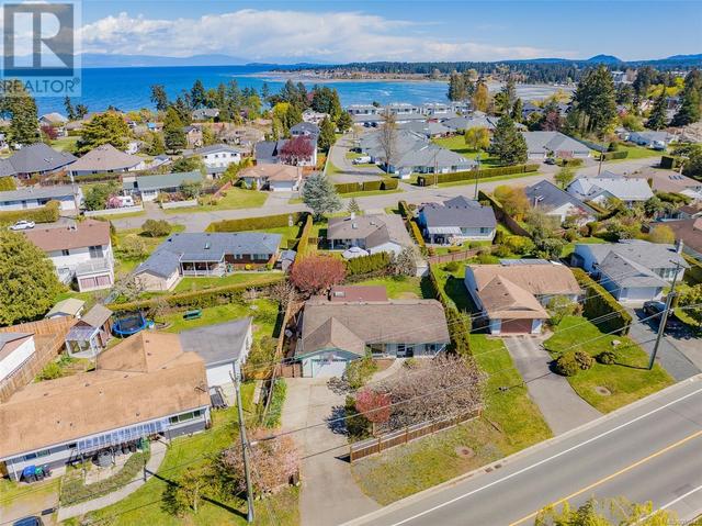 372 Temple St, House detached with 2 bedrooms, 2 bathrooms and 2 parking in Parksville BC | Image 2