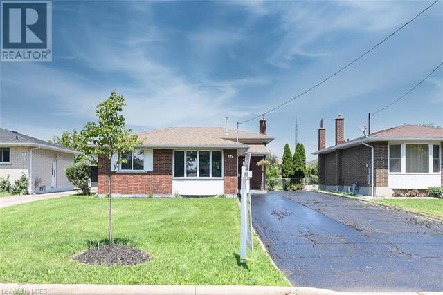 77 Roehampton Avenue, House detached with 6 bedrooms, 2 bathrooms and 7 parking in St. Catharines ON | Image 2