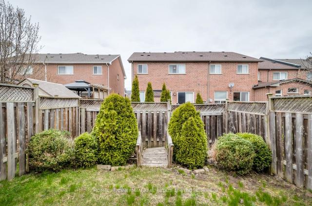 12 Cedarcrest Cres, House attached with 3 bedrooms, 3 bathrooms and 3 parking in Richmond Hill ON | Image 32