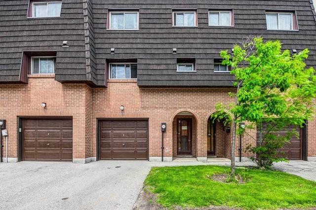 8 Darras Crt, Townhouse with 3 bedrooms, 2 bathrooms and 1 parking in Brampton ON | Image 1