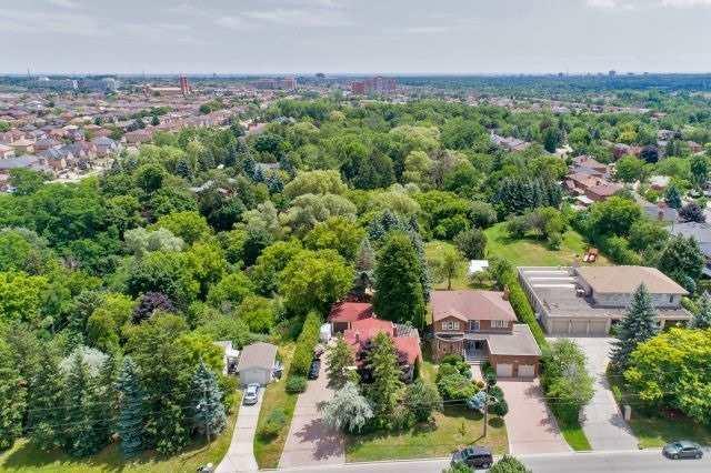 1548 Carolyn Rd, House detached with 2 bedrooms, 2 bathrooms and 10 parking in Mississauga ON | Image 1