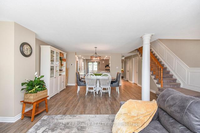 99 Cove Cres, House attached with 3 bedrooms, 3 bathrooms and 2 parking in Hamilton ON | Image 2