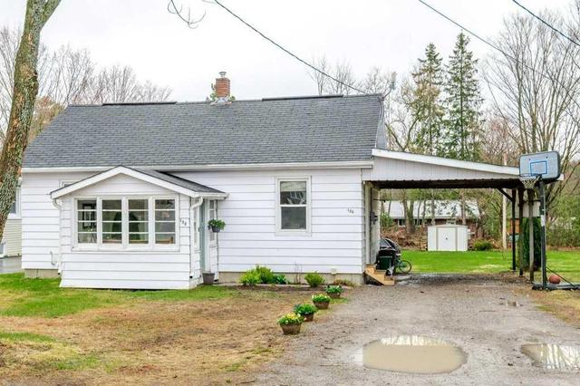 158 Queen St, House detached with 2 bedrooms, 1 bathrooms and 2 parking in Kawartha Lakes ON | Image 1