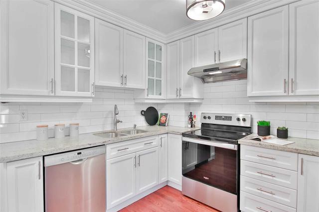 27 Glebeholme Blvd, House semidetached with 3 bedrooms, 2 bathrooms and 1 parking in Toronto ON | Image 7